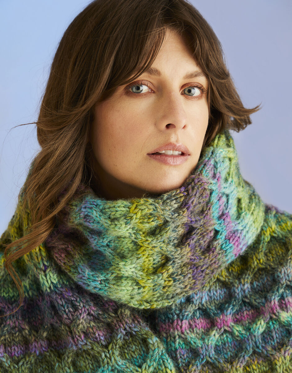 Kelp Sleeve Sweater and Scarf in Sirdar Jewelspun Chunky - Pattern 10706