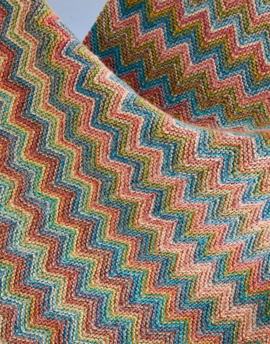 Ripples Blanket and Cushion in Sirdar Jewelspun Chunky - Pattern 10707
